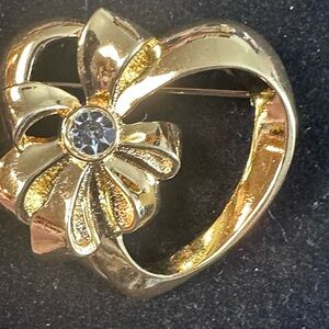 200- Avon Vintage Gold Heart Brooch with Crystal Accent